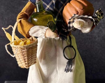 Byers Choice Williamsburg Carolers Shopping Lady - 2004