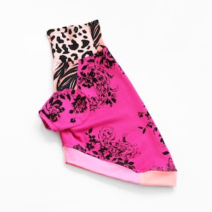 magentarosa blommor whippet CATNEYDOGNEY återvunnen jerseytopp kortärmad tröja grafik djärv wow sällsynt blommig glad färgglad