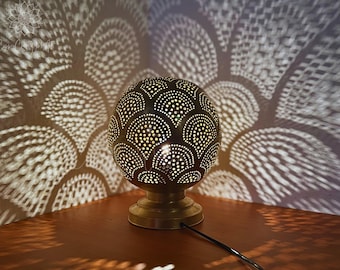 Marokkaanse koperen vloerlamp, handgemaakte bollamp, boho-verlichting, massief koperen bollamp, luxe woondecoratie