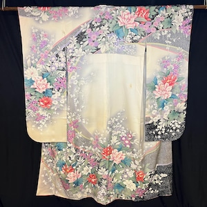 Kimono japonés vintage Furisode, bata formal de manga larga para mujer - Floral Embrace