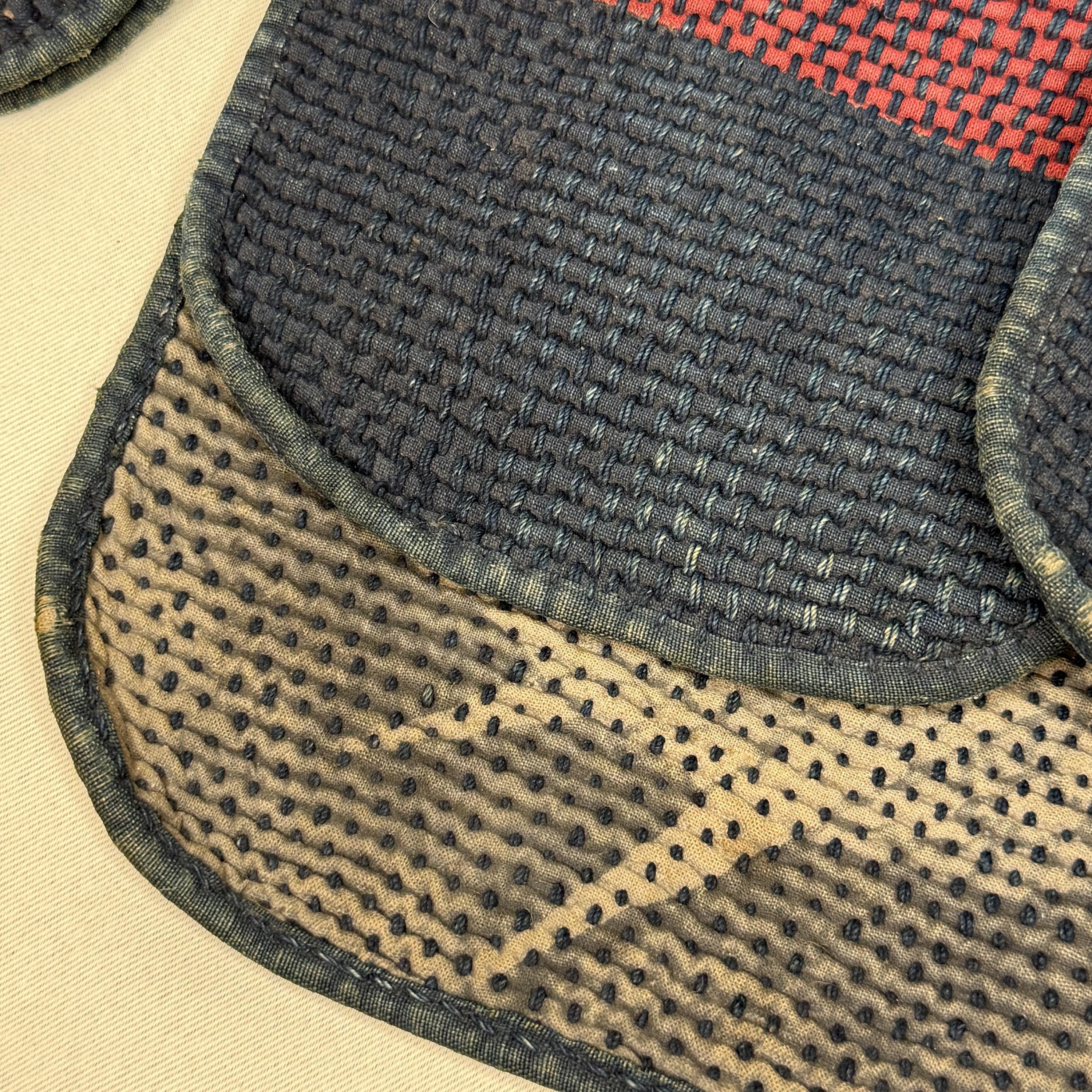 アンティークの日本製消防士のフード帽子 火消しずきん 藍色 本物の アンティークの日本製消防士のフード帽子 火消しずきん 藍色 本物の