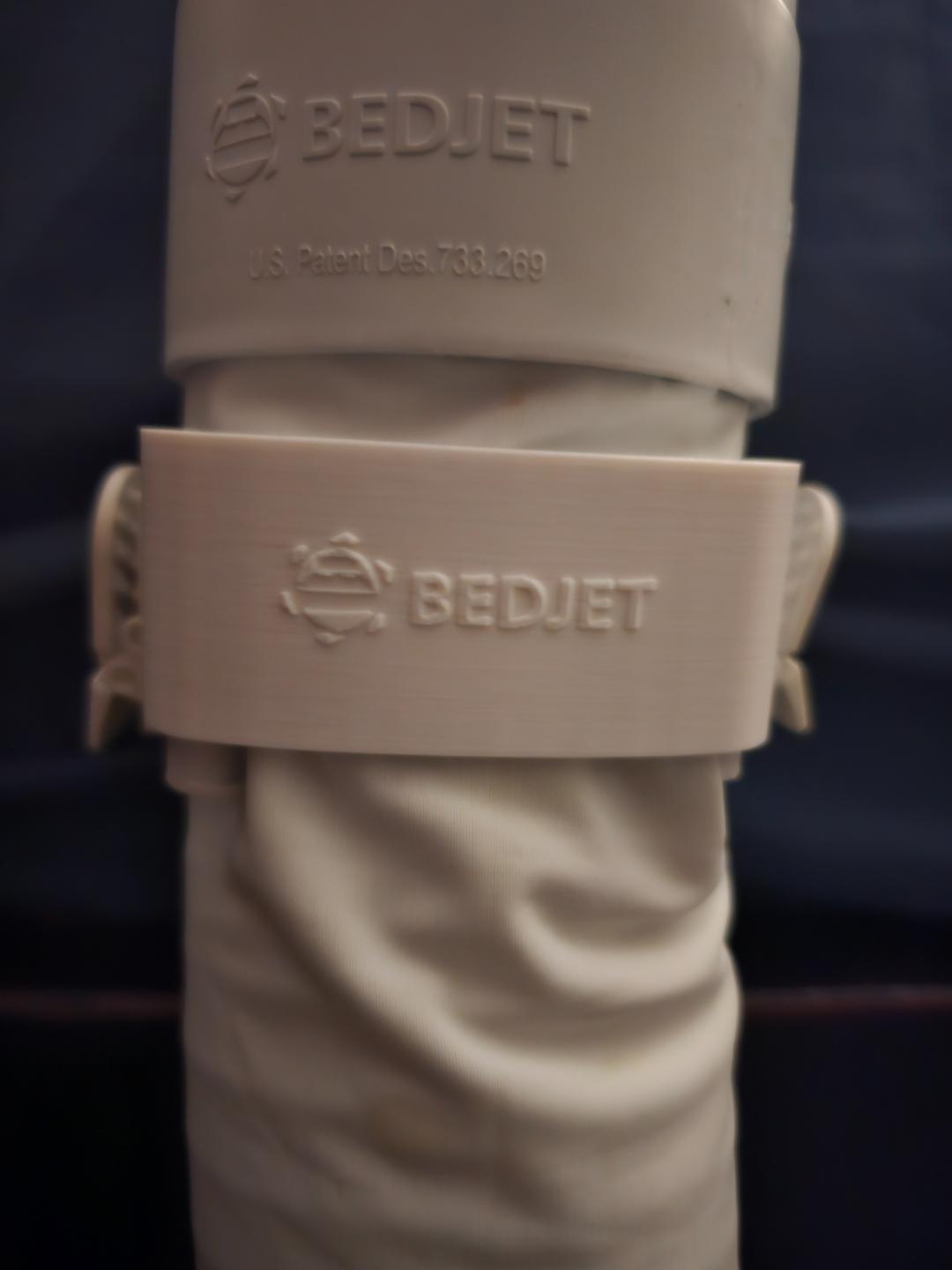 La abrazadera de manguera BED JET V3 sujeta la manguera para evitar que se retire accidentalmente