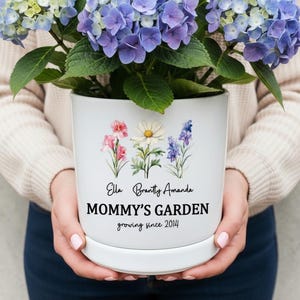 Personalized Grandmas Garden Flower Pot - Custom Anniversary Mothers Day Gift Mom Birth Month Flowers