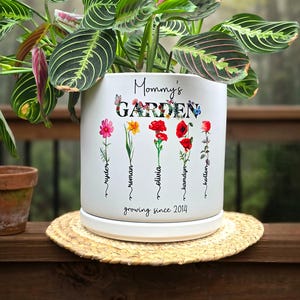 Personalized Moms Garden Planter, Mothers Day Gift for Mom from Kids, Custom Birth Month Flower Pot, Ceramic Plant Decor
