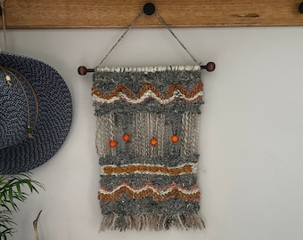 Vintage Macramé Wall Hanging - Boho Chic Décor - Handcrafted Retro Home Accent