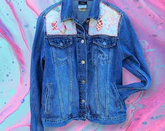 Vintage quilt embellished Denim Jacket - OOAK - Embroidered Jean Jacket - Sashiko - Canadian tuxedo - 2023 fashion trends - women’s Large