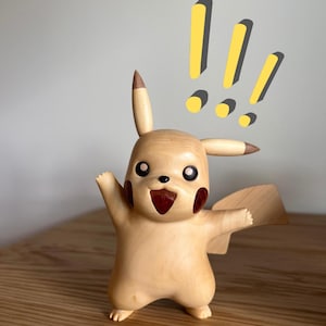 Figurina PikaPika in legno realizzata a mano - Oggetto da collezione ispirato ai Pocket Monster per fan, decorazioni minimaliste per la scrivania e amanti della natura - Confezione regalo premium