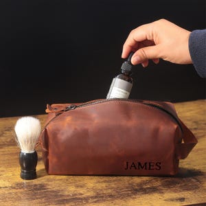 Trousse personnalisée de soins personnels pour homme, trousse de toilette en cuir pour lui, cadeau d'anniversaire de 3e année pour lui, cadeau en cuir véritable pour mari