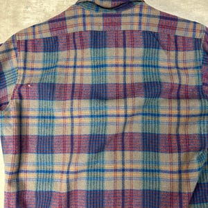 Camisa vintage de los 90 de Pendleton con estampado a cuadros, manga larga y botones, talla mediana. imagen 8