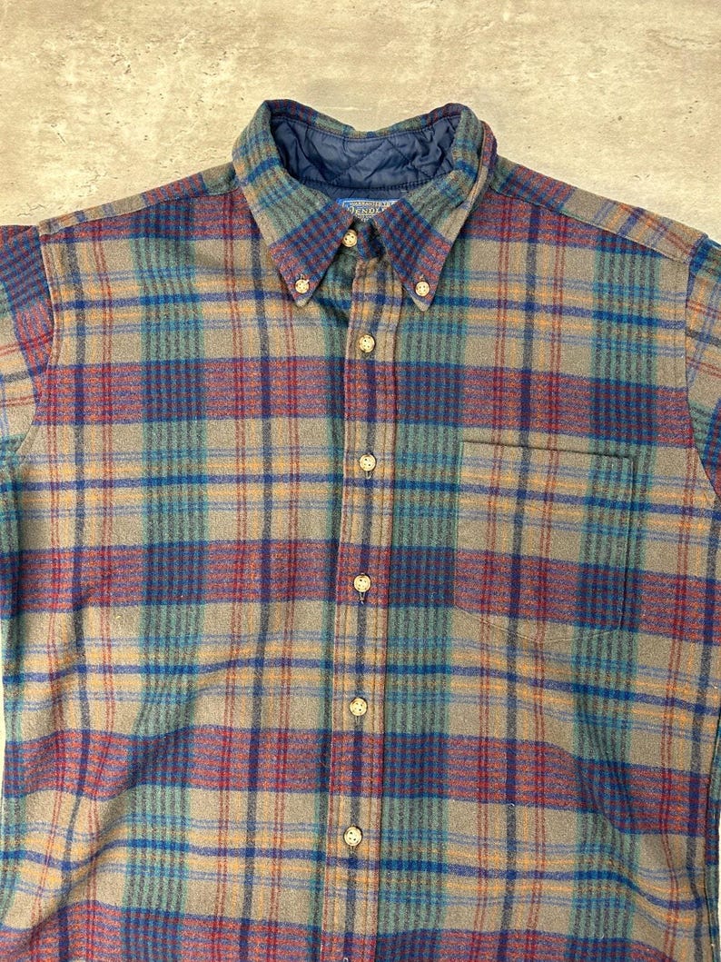 Camisa vintage de los 90 de Pendleton con estampado a cuadros, manga larga y botones, talla mediana. imagen 4