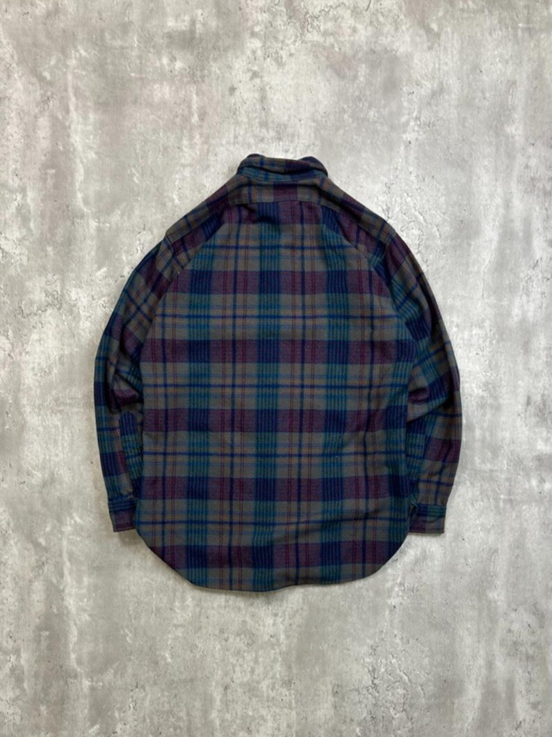 Camisa vintage de los 90 de Pendleton con estampado a cuadros, manga larga y botones, talla mediana. imagen 2