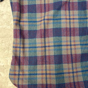 Camisa vintage de los 90 de Pendleton con estampado a cuadros, manga larga y botones, talla mediana. imagen 10