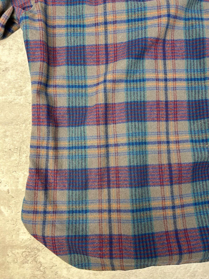 Camisa vintage de los 90 de Pendleton con estampado a cuadros, manga larga y botones, talla mediana. imagen 10