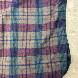 Camisa vintage de los 90 de Pendleton con estampado a cuadros, manga larga y botones, talla mediana. imagen 9