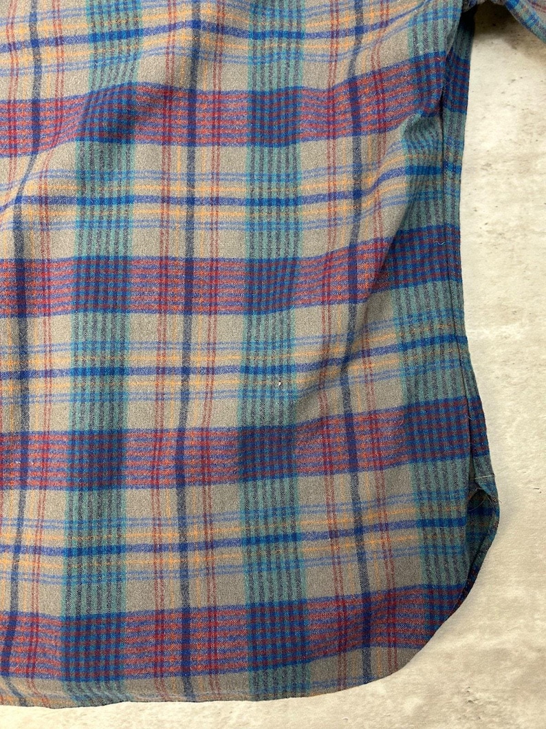 Camisa vintage de los 90 de Pendleton con estampado a cuadros, manga larga y botones, talla mediana. imagen 9