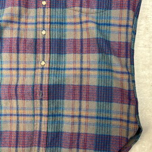 Camisa vintage de los 90 de Pendleton con estampado a cuadros, manga larga y botones, talla mediana. imagen 5