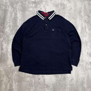 Vintage Tommy Hilfiger Broderad Flagga 1/4 Rugbyskjorta med Knappar Storlek XL