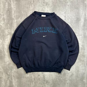 Felpa girocollo vintage anni '90 con logo Nike e scritta Swoosh, taglia M.