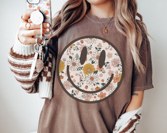 Smiling Flower Shirt, Vintage Smiley Face Trendy Graphic Shirt, Comfort Colors®, Retro Happy Face Tee, Boho Smiley Tee, Positivity T-shirt