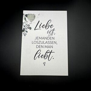 Moderne Trauerkarte "Liebe ist" für mitfühlende Beileidsbekundungen | Klappkarte leinenstruktur | DinA5 | Umschlag | Kondolenzkarte | Trost