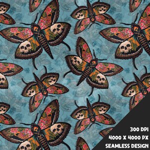Könnte beinhalten: Ein nahtloses Muster mit einem sich wiederholenden Design aus bunten Schmetterlingen mit Schädeldetails auf blauem Hintergrund. Die Schmetterlinge haben komplizierte Muster und sind von floralen Elementen umgeben.