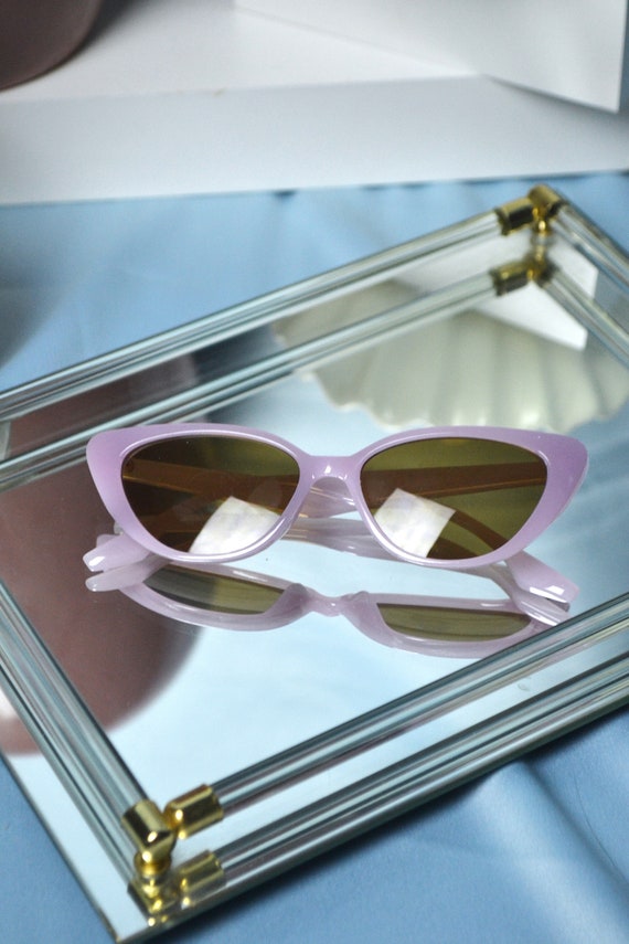 Retro Cat Eye Sunglasses in Lavender Vintage , Retro Style Purple Narrow Cat Eye Timeless  main image 3