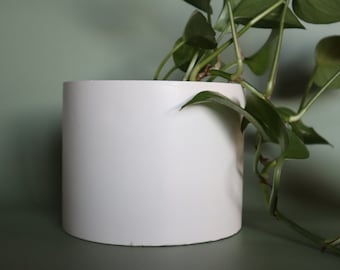 Hand-Poured Concrete Planter: Minimalist Indoor Pot for Houseplants