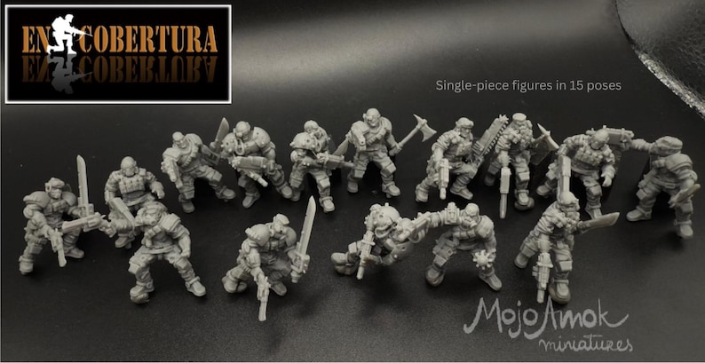 May include: A collection of gray miniature figures in various action poses, each holding weapons like swords, axes, and guns. The figures are single-piece and come in 15 different poses. The image includes text that says "En Cobertura" and "MojoAmok miniatures."