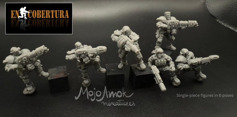 May include: Six gray miniature figures in various action poses, each holding a weapon. The figures are on small black platforms. The image includes the text "EN COBERTURA" and "Single-piece figures in 6 poses."
