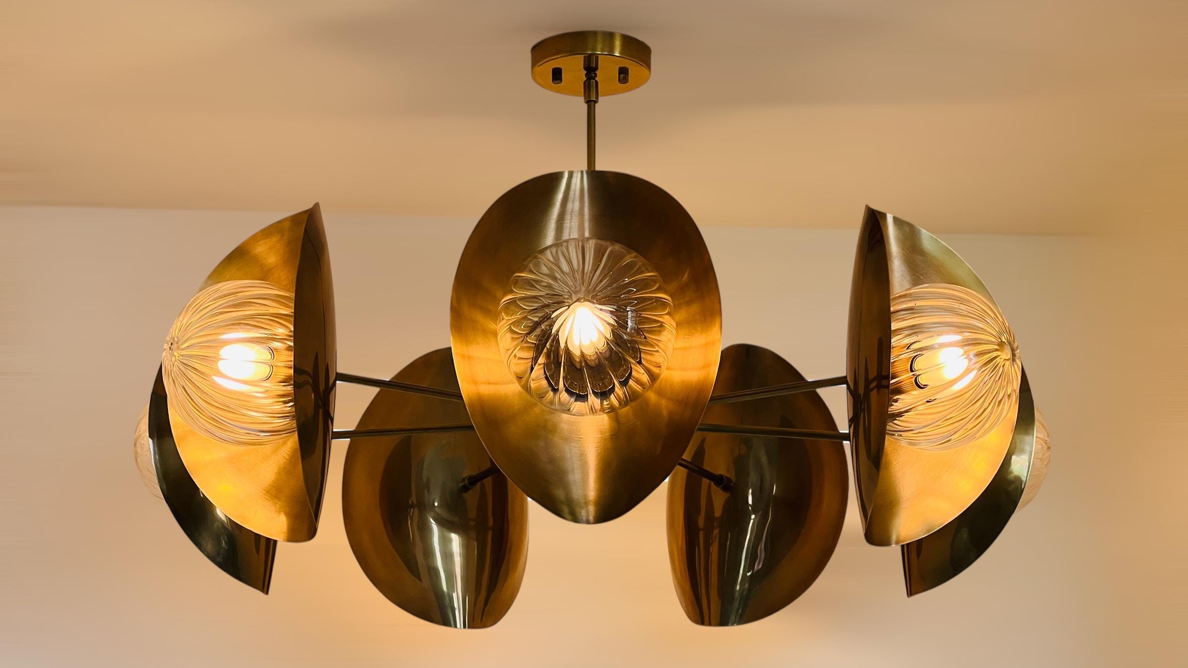 真鍮製スプートニクシャンデリア – ミッドセンチュリーモダン、7灯