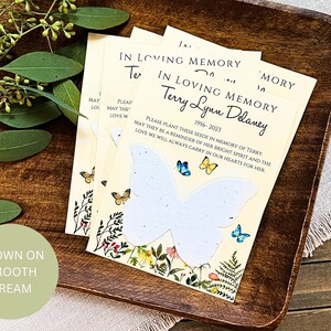 Peut inclure: Un ensemble de trois cartes de couleur cr&egrave;me avec un motif de papillon. Les cartes portent un message qui dit "En souvenir affectueux de Terry Lynn Delaney 1956-2023. Veuillez planter ces graines en m&eacute;moire de Terry. Puissent-elles &ecirc;tre un rappel de son esprit lumineux et de l'amour que nous porterons toujours dans nos c&oelig;urs pour elle."