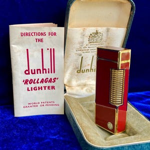 Raro accendino Dunhill Rollagas laccato Reb in perfette condizioni, funzionante, con 1 anno di garanzia.