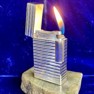 Vintage Silver Large ST DuPont Lighter Super Mint Condition Works 1 Year Warranty