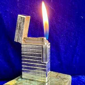 Vintage Silver Large ST DuPont Lighter Super Mint Condition Works 1 Year Warranty