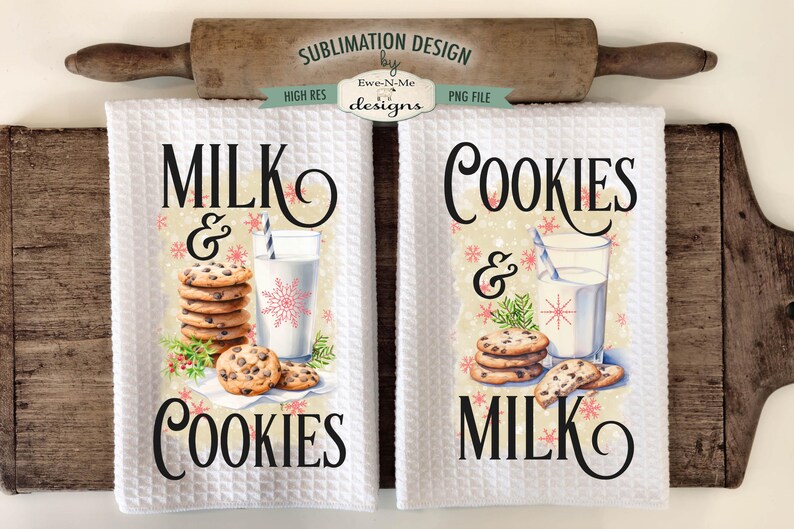 Op de afbeelding: Twee witte keukenhanddoeken met wafelweefsel met de woorden "Milk & Cookies" en "Cookies & Milk" in zwart schrift. Elke handdoek heeft een stapel chocoladekoekjes, een glas melk met een sneeuwvlokontwerp en decoratieve accenten.