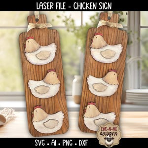 Peut inclure: Deux panneaux en bois en forme de poulet au design rustique. Chaque panneau présente trois découpes de poulet blanches et beiges avec des crêtes rouges, fixées à une forme de planche à découper en bois. Les panneaux sont ornés d'un nœud en toile de jute en haut. Le texte "LASER FILE - CHICKEN SIGN" est en haut.