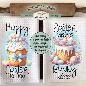 Pu&ograve; includere: Due asciugamani da cucina bianchi con disegni a tema pasquale. L'asciugamano a sinistra presenta una torta blu pastello e gialla con il testo "Buona Pasqua a te". L'asciugamano a destra presenta una torta rosa pastello e gialla con il testo "Auguri di Pasqua Baci di coniglio".