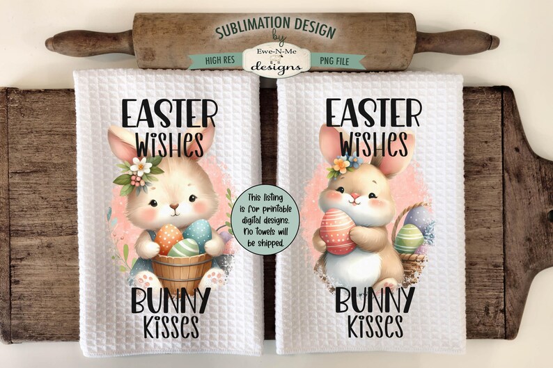Pu&ograve; includere: Due asciugamani da cucina bianchi con un design di sublimazione che presenta un coniglio dei cartoni animati che tiene uova di Pasqua. Il testo sugli asciugamani recita "Easter Wishes Bunny Kisses".
