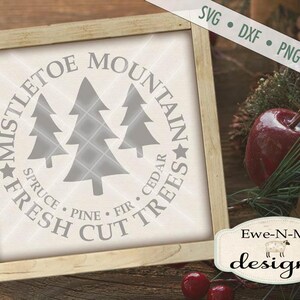 Archivo SVG de corte de árbol de Navidad: Diseño de montaña de muérdago (descarga digital)