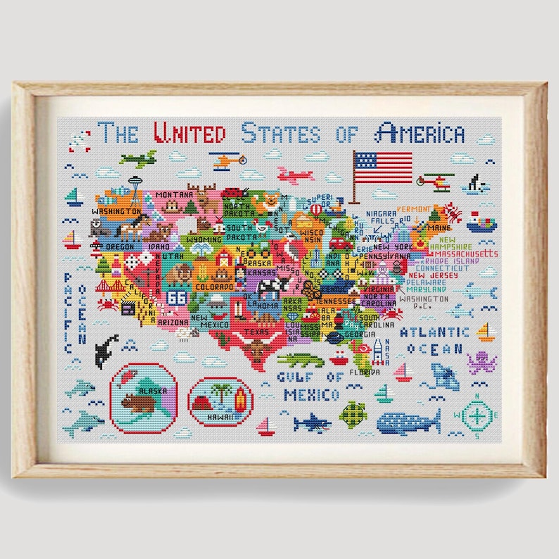 Pode incluir: Mapa de ponto cruz dos Estados Unidos da Am&eacute;rica, com nomes de estados e imagens ic&oacute;nicas. A obra de arte inclui uma representa&ccedil;&atilde;o detalhada de cada estado, com o texto "The United States of America" no topo.