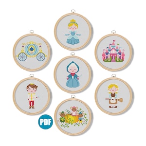 Op de afbeelding: Set van zes borduurpatronen met Cinderella-personages en -scènes. De patronen omvatten Assepoester in haar blauwe jurk, de Prins, de goede Fee, de pompoenkoets, het kasteel en de muizen.