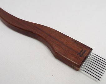 weaving beater, Walnut, Coarse, weave, beater, tapestry beater, small loom beater, tapestry, Threadsthrutime, Thomas-creations