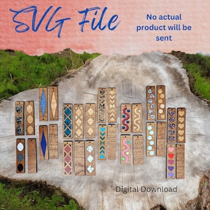 Può includere: Un download digitale di 16 file SVG con vari motivi e design geometrici. I design sono visualizzati su uno sfondo di legno. Il testo "SVG File" e "Digital Download" è visibile nell'immagine. Nessun prodotto reale verrà inviato.