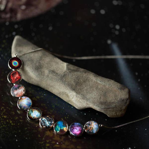 Collar Nebulosa Arcoíris - Colgante Curvo Colorido Arcoíris - Collar Babero Grande Sencillo - Joyería Galaxia, Espacio Exterior ROYGBIV