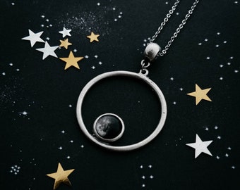 My Moon Circle Pendant - Simple Round Necklace with Moon Phase from Date You Provide - We Find the Moon from Your Milestones