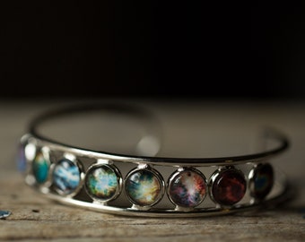 Nebula Rainbow Silver Cuff Bracelet - LGBTQIA+ Pride Sieraden, Donaties aan Rainbow Railroad - Outer Space Galaxy Sieraden - Science Sieraden