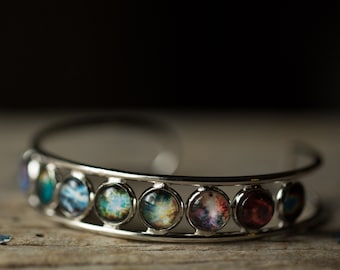 Nebula Rainbow Silver Cuff Bracelet - LGBTQIA+ Pride Sieraden, Donaties aan Rainbow Railroad - Outer Space Galaxy Sieraden - Science Sieraden