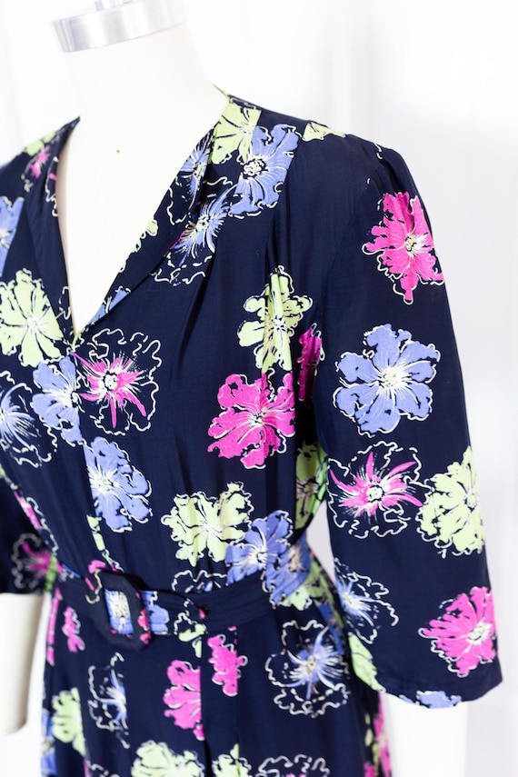 1940s Vibrant Floral Cold Rayon Dress With Belt - image 4