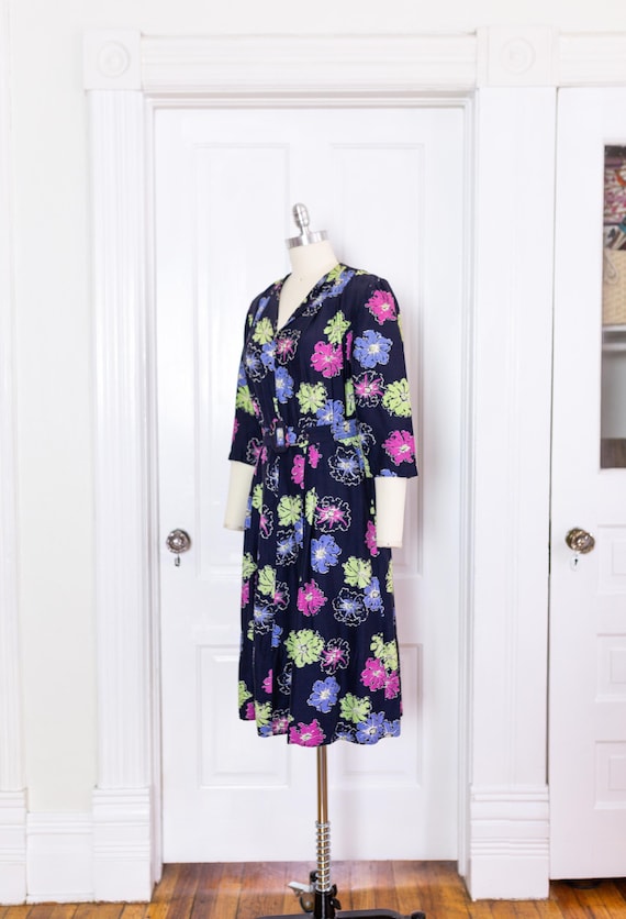 1940s Vibrant Floral Cold Rayon Dress With Belt - image 3
