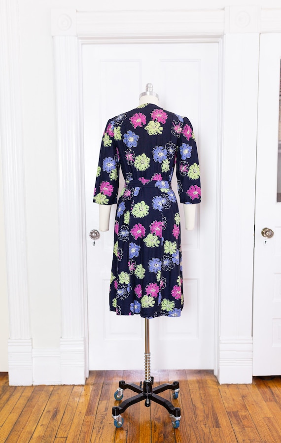 1940s Vibrant Floral Cold Rayon Dress With Belt - image 6